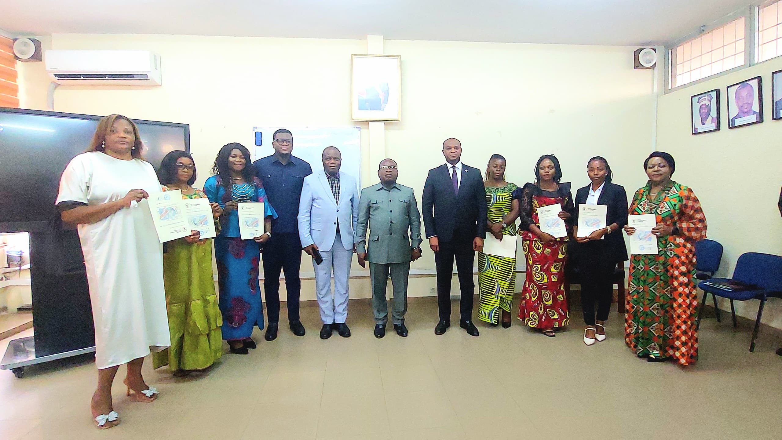 FORMATION : Remise des attestations de participation à l’atelier de prise de fonction des Attachés culturels et commerciaux de la RDC